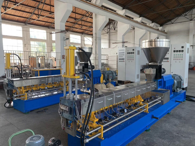 南京康發雙螺桿擠出機出口機型