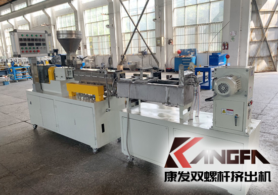 學校及實驗室用JSH-20型雙螺桿擠出機機組系列，內(nèi)置真空、冷卻系統(tǒng)！主電機功率5.5kw、螺桿轉(zhuǎn)速100rpm、參考產(chǎn)量5-20kg/h。