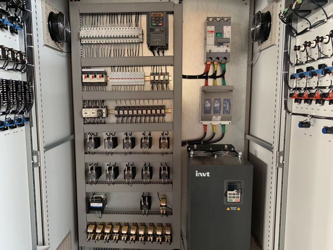 雙螺桿造粒機出口機型控制柜細節圖