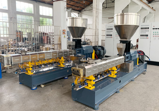 雙螺桿擠出機上下游：車用塑料向低成本、高強度、高沖擊性能、可回收及降解等復合材料及塑料合金方向發展