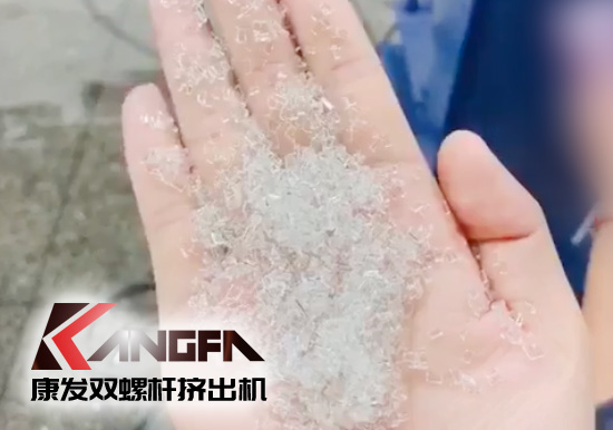 康發(fā)雙螺桿擠出機在先行先試中搶占先機，以更加飽滿的精神狀態(tài)、更大的創(chuàng)新勇氣，奮發(fā)進取，走出一條科學發(fā)展、跨越趕超的先行之路。