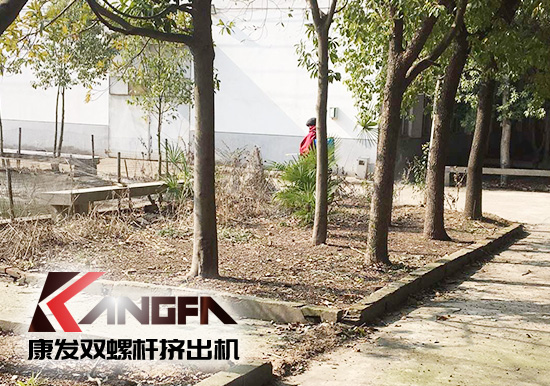 康發雙螺桿擠出機積極倡議公司全體員工以身作則、勇于擔當，堅定信心，打贏這場疫情防御阻擊戰！