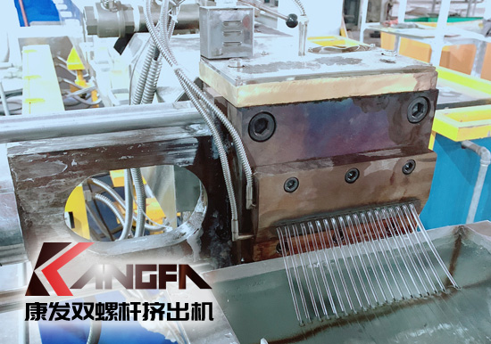 單、雙螺桿擠出機傳統(tǒng)粉末涂料行業(yè)特性對比