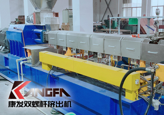 為馳援醫用防護原料一線生產，康發橡塑成功縮短交付日期，熔噴料雙螺桿擠出機生產線設備實現交付！