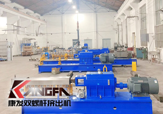 花園式廠區、綠樹成蔭、鳥語花香。原來的廠區的夜景是如此的美麗！