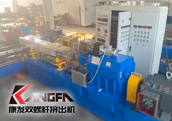 圣誕之夜Z美畫面——康發JSH-75雙螺桿擠出機設備發貨