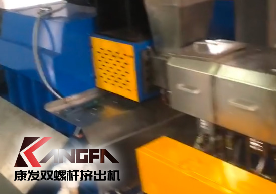 延長設備使用壽命，提升客戶滿意度！康發加強對雙螺桿造粒機的維護包養工作