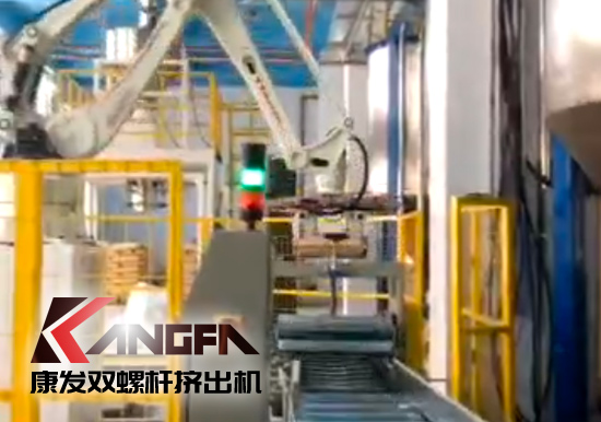  機(jī)械手臂應(yīng)用于雙螺桿擠出造粒機(jī)組現(xiàn)代化生產(chǎn)線！靈活部署,降低生產(chǎn)成本,全面提升雙螺桿造粒生產(chǎn)效率！