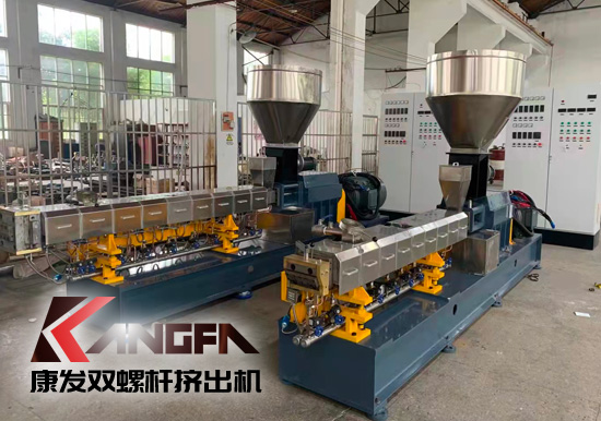 塑料雙螺桿擠出機(jī)行業(yè)技術(shù)不斷地進(jìn)行研發(fā)和革新！為客戶(hù)度身定制特殊工藝的加工方案和系統(tǒng)！