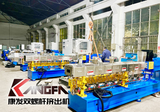 雙螺桿擠出機良好的加料性能、混煉塑化性能、排氣性能及擠出穩(wěn)定性！廣泛應用于擠出制品成型加工