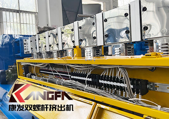 臨近年底，雙螺桿擠出機發貨忙,全力以赴為市場！