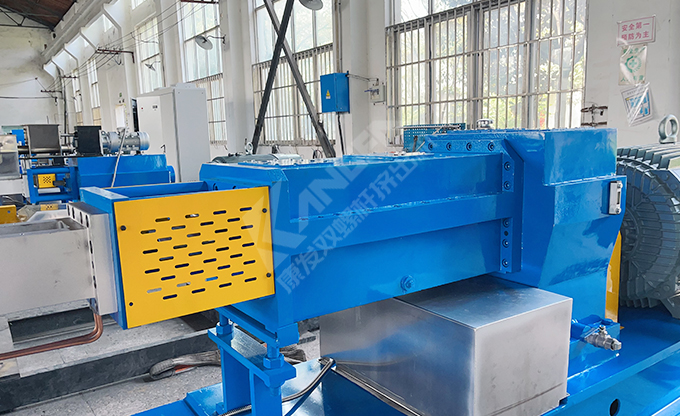 橡塑機械領域雙螺桿擠出機定位及主要作用 平行雙螺桿擠出機優勢