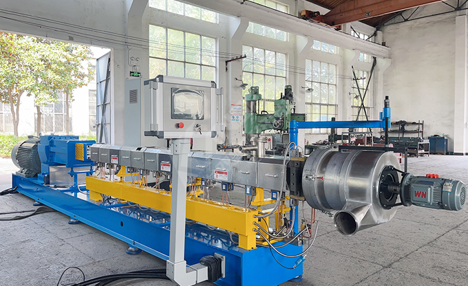 雙螺桿擠出造粒機及其零配件設計和制造源頭廠家！設備運行穩定，性價比卓越，售后服務無憂！