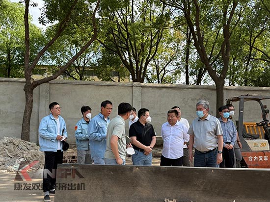 中石化石科院院長李明豐率隊蒞臨康發雙螺桿擠出機調研廢塑料循環利用項目