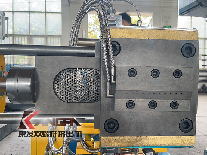 購買雙螺桿塑料擠出機(jī)，選擇南京康發(fā)！提升產(chǎn)品核心競爭力！您將省心、省事、省錢，不后悔！