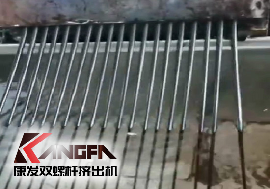 解市場所需，黑色駐極高韌性熔噴專用料生產中（視頻）——康發(fā)雙螺桿擠出機