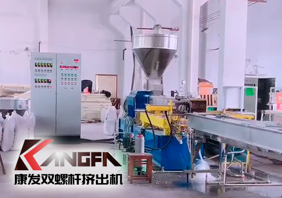 熔噴料雙螺桿擠出造粒機組設備視頻，日產量可達800萬只口罩用原料，熔脂可達1400-1600