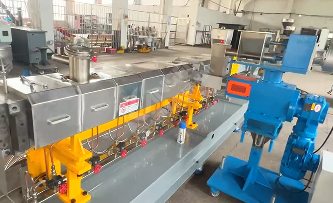 65高扭雙螺桿擠出機，玻纖增強帶側喂料，加熱棒機型